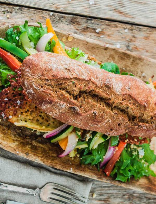 Recipe: Baguette with grilled Brie and baked peppers