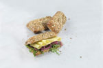 5741442 Ciabatta halvgrov ost-syltetrødløk hig redigert