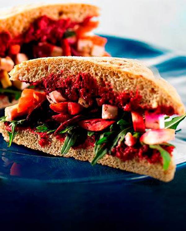 Vegetarian beetroot pesto sandwich | Schulstad Bakery Solutions