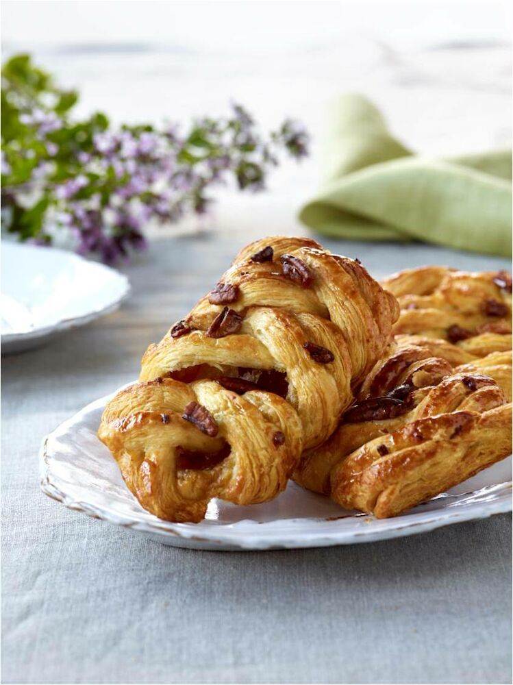 6239 Maple Pecan Plait - on plate, low res