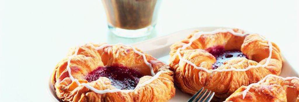 6103 Raspberry Crown - on plate, hi res