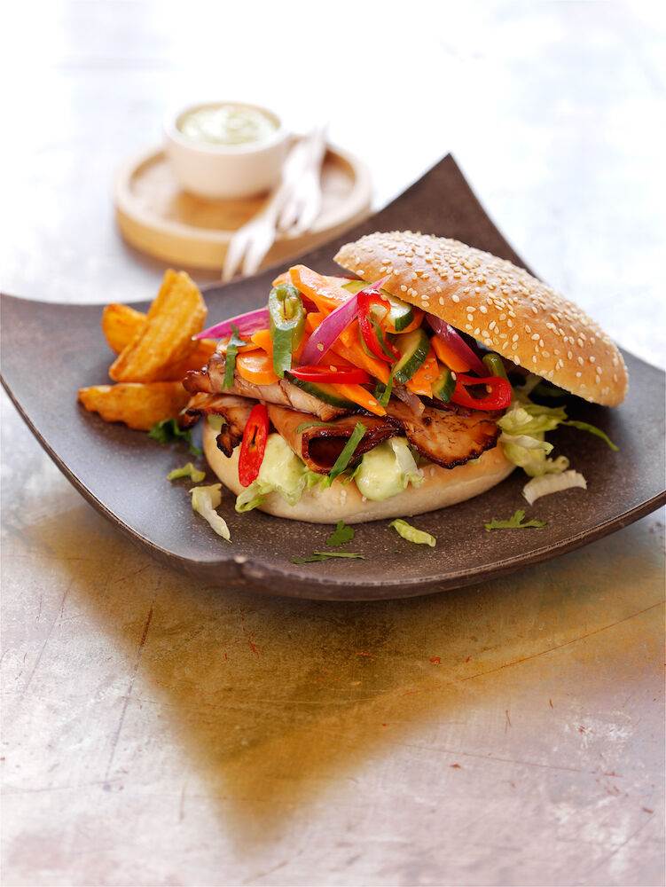 80302536H_Hamburger_Broetchen_mit_Sesam_mood
