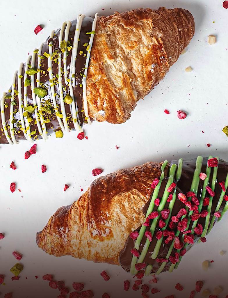 Recipe: Milk chocolate croissant with Acai and Matcha