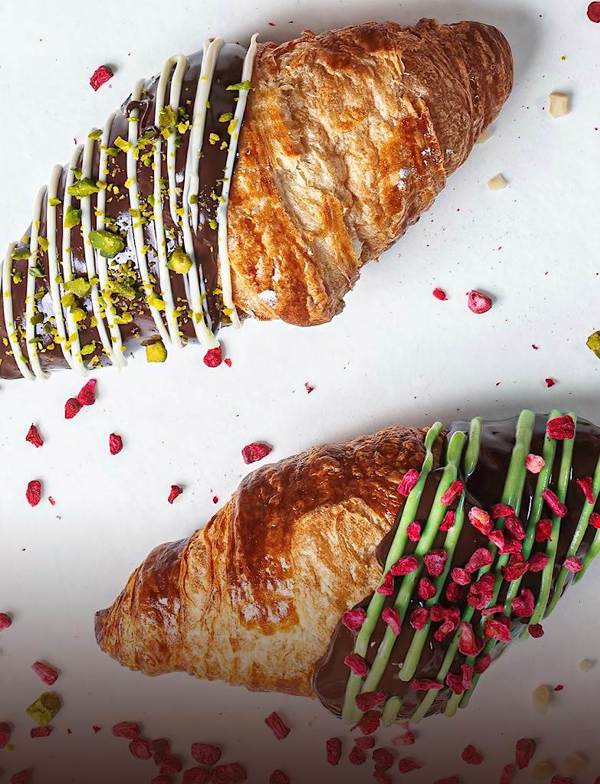 Recipe: Milk chocolate croissant with Acai and Matcha