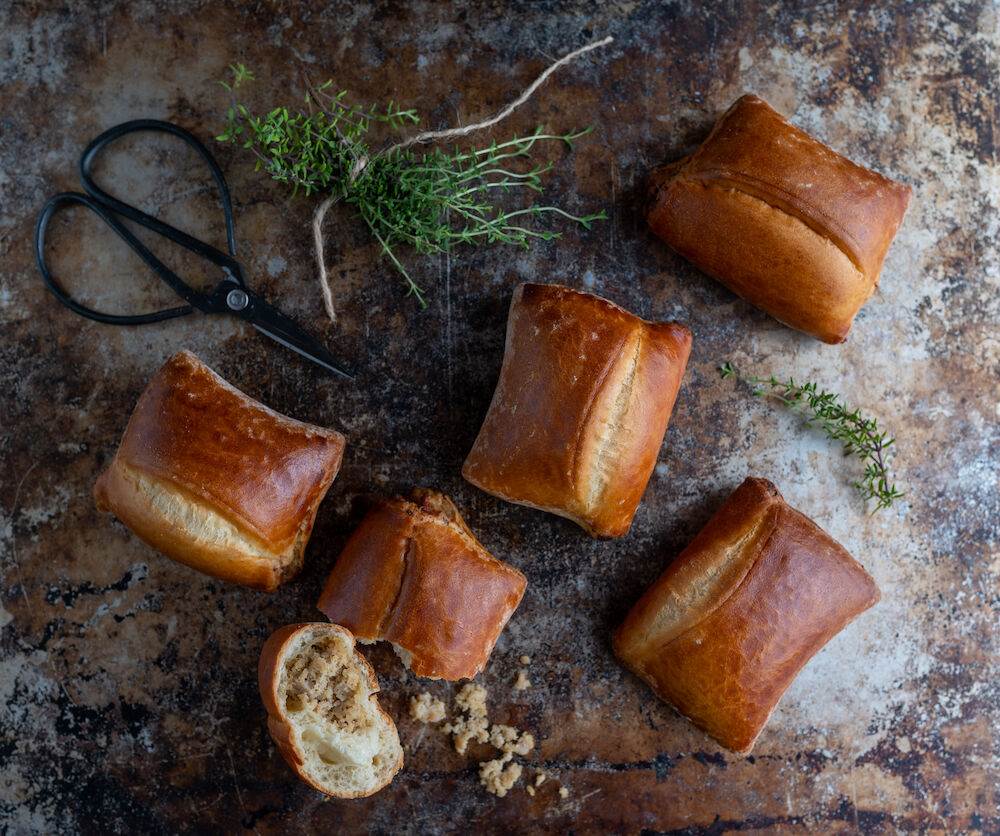 216840 Brioche style pastry with meat filling 100 x 60g_Meat buns-008