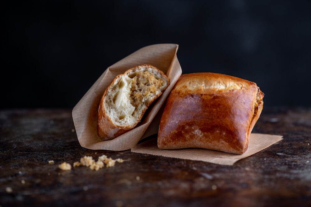 216840 Brioche style pastry with meat filling 100 x 60g_Meat buns-058