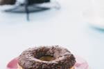 62869_1 Donut m sjokolade på skål